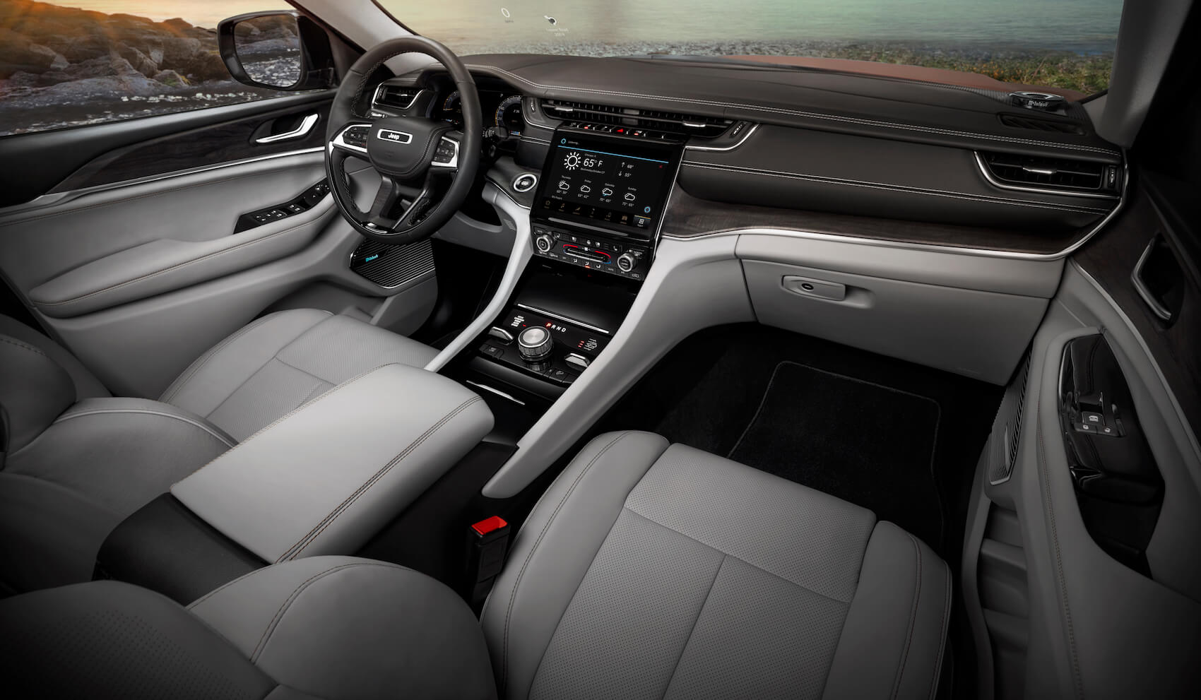 Jeep Grand Cherokee interior features