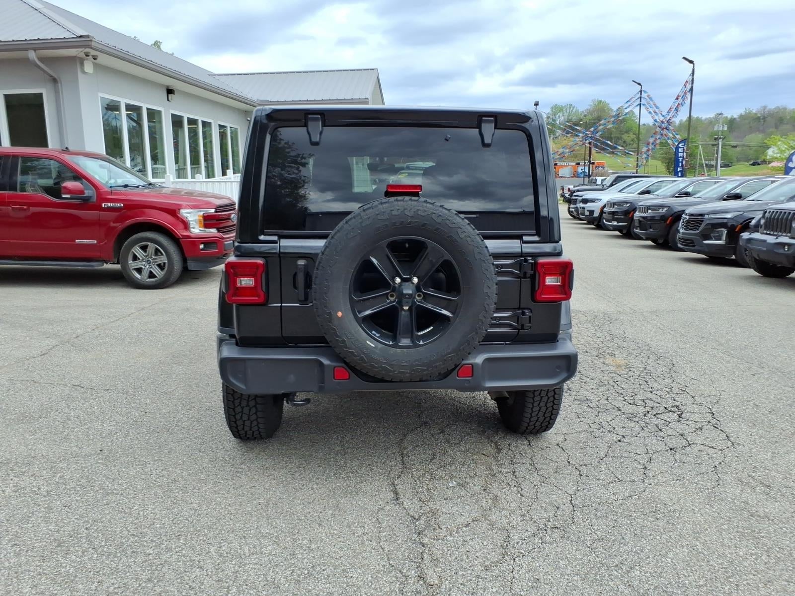 2023 Jeep Wrangler Sahara Altitude