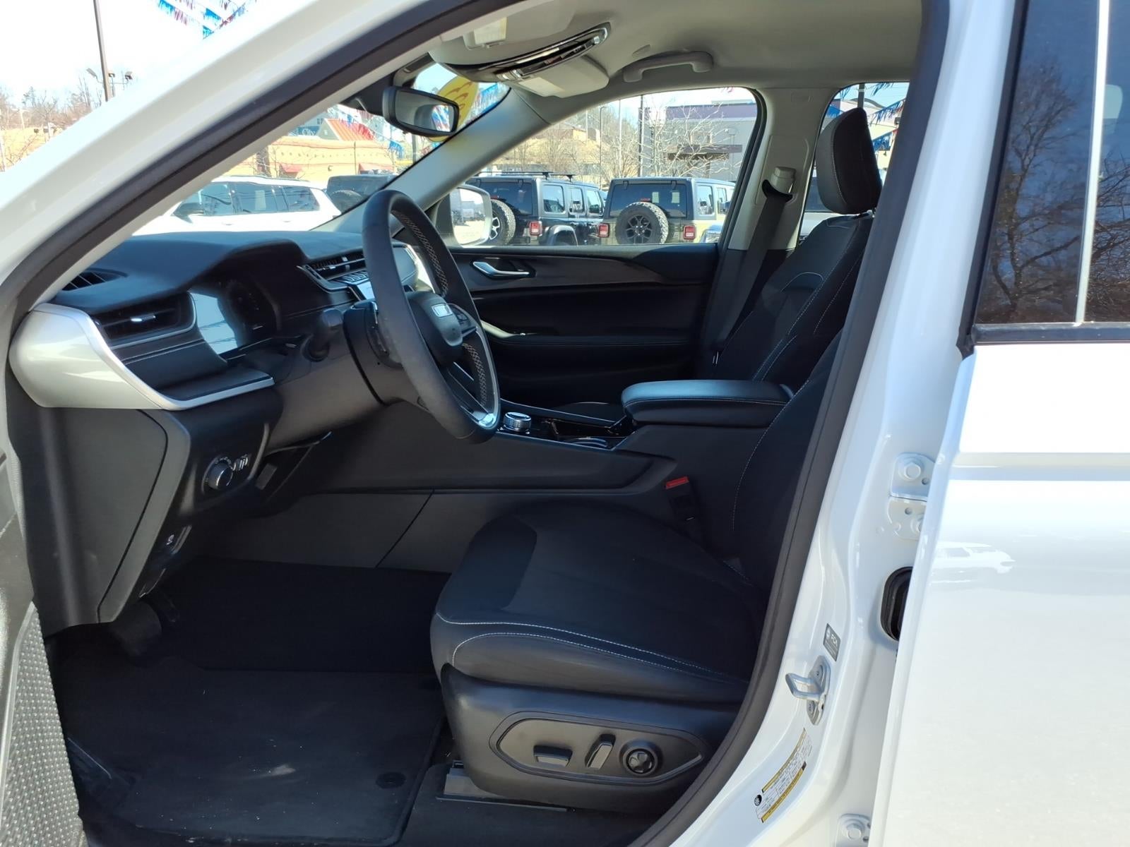 2023 Jeep Grand Cherokee Laredo