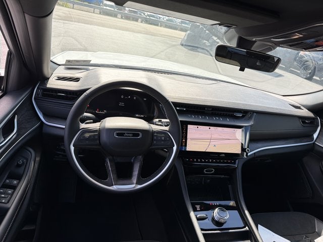 2027 Jeep Grand Cherokee Laredo Altitude