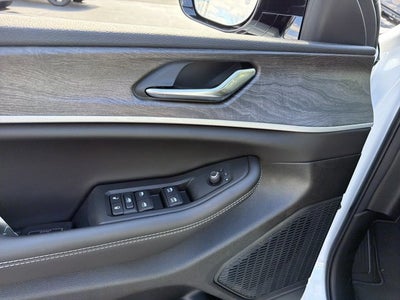 2027 Jeep Grand Cherokee Laredo Altitude