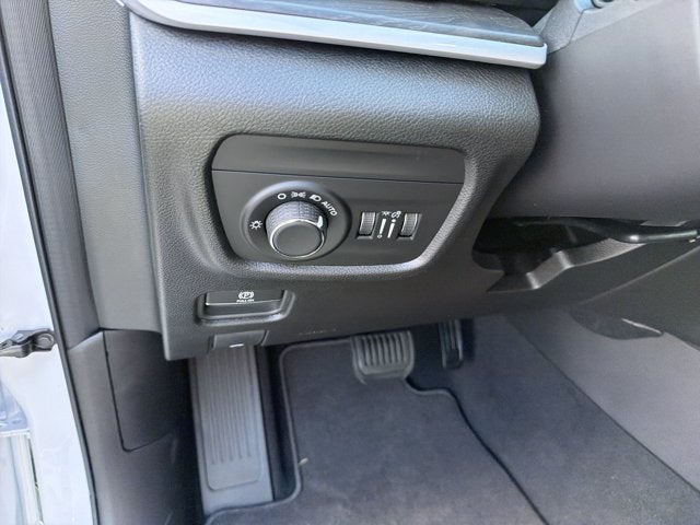 2027 Jeep Grand Cherokee Laredo Altitude