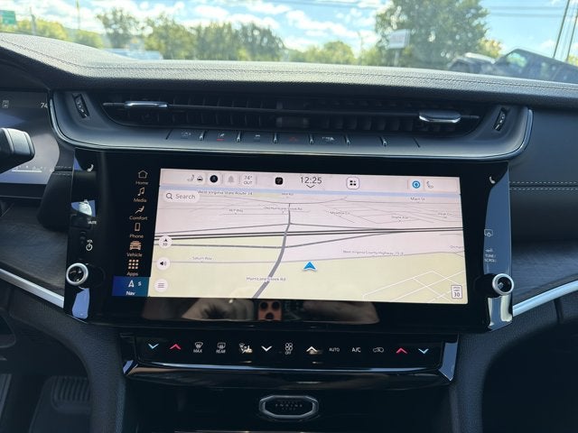 2027 Jeep Grand Cherokee Laredo Altitude