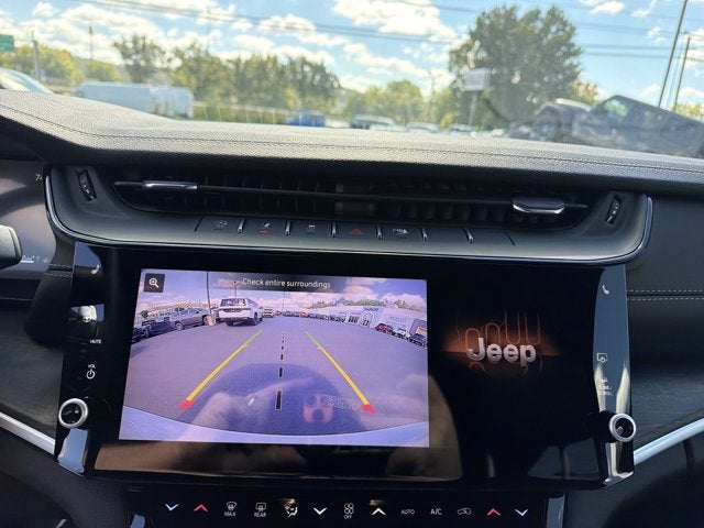2027 Jeep Grand Cherokee Laredo Altitude