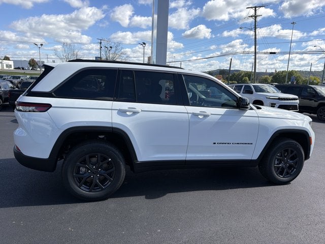 2027 Jeep Grand Cherokee Laredo Altitude