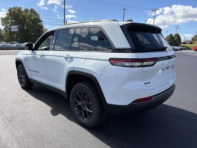 2027 Jeep Grand Cherokee Laredo Altitude