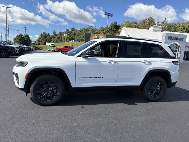 2027 Jeep Grand Cherokee Laredo Altitude