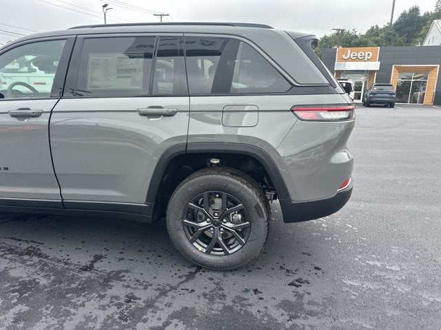 2027 Jeep Grand Cherokee Laredo Altitude