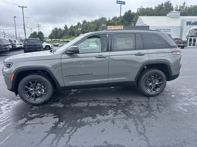 2027 Jeep Grand Cherokee Laredo Altitude