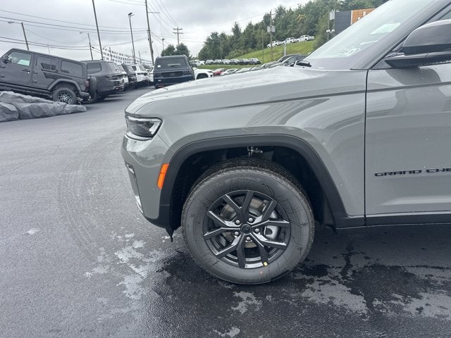 2027 Jeep Grand Cherokee Laredo Altitude