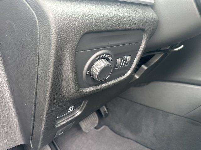 2027 Jeep Grand Cherokee Laredo Altitude