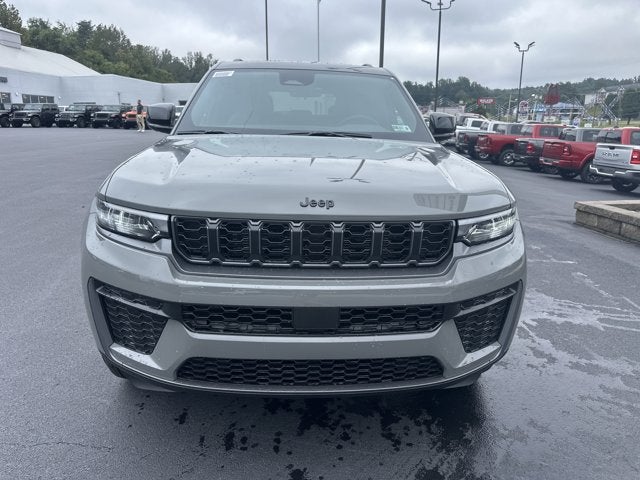 2027 Jeep Grand Cherokee Laredo Altitude