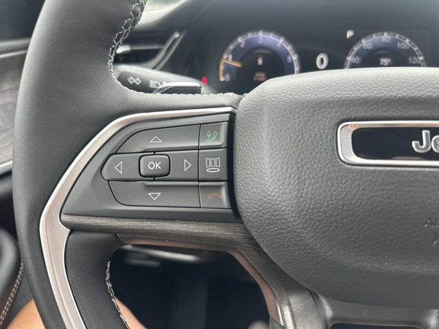 2027 Jeep Grand Cherokee Laredo Altitude