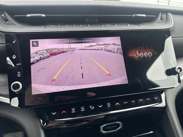 2027 Jeep Grand Cherokee Laredo Altitude
