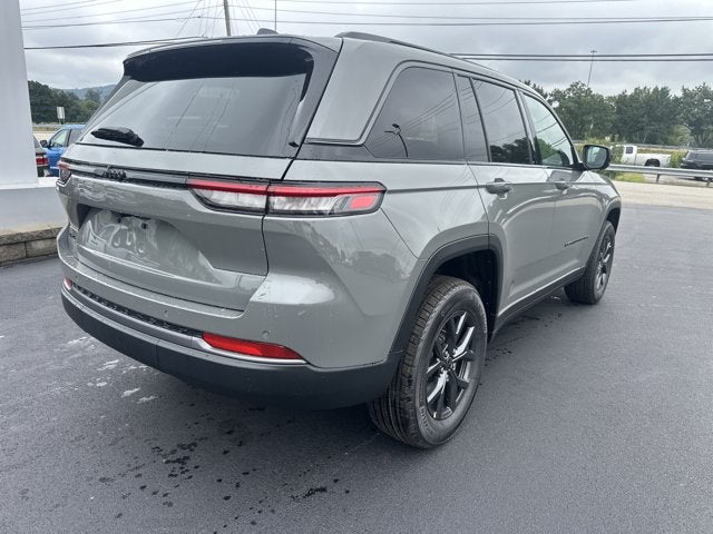 2027 Jeep Grand Cherokee Laredo Altitude