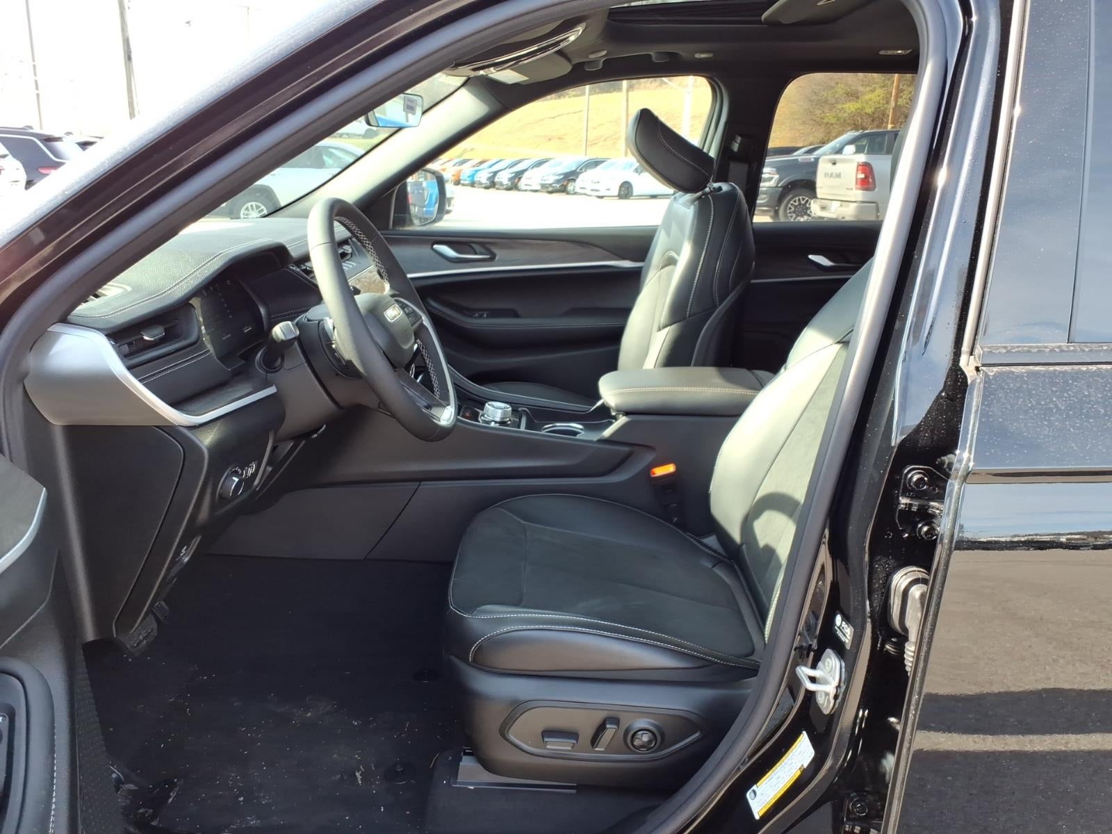 2026 Jeep Grand Cherokee Altitude