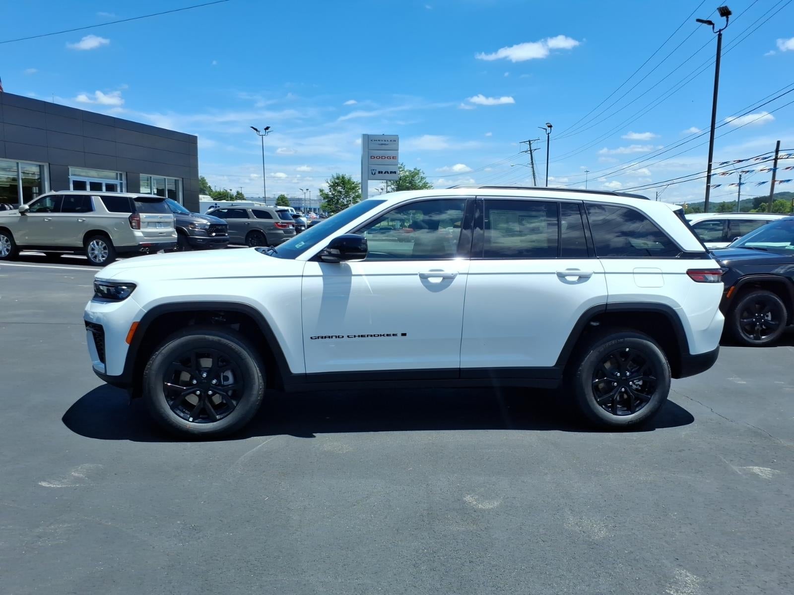 2026 Jeep Grand Cherokee Altitude