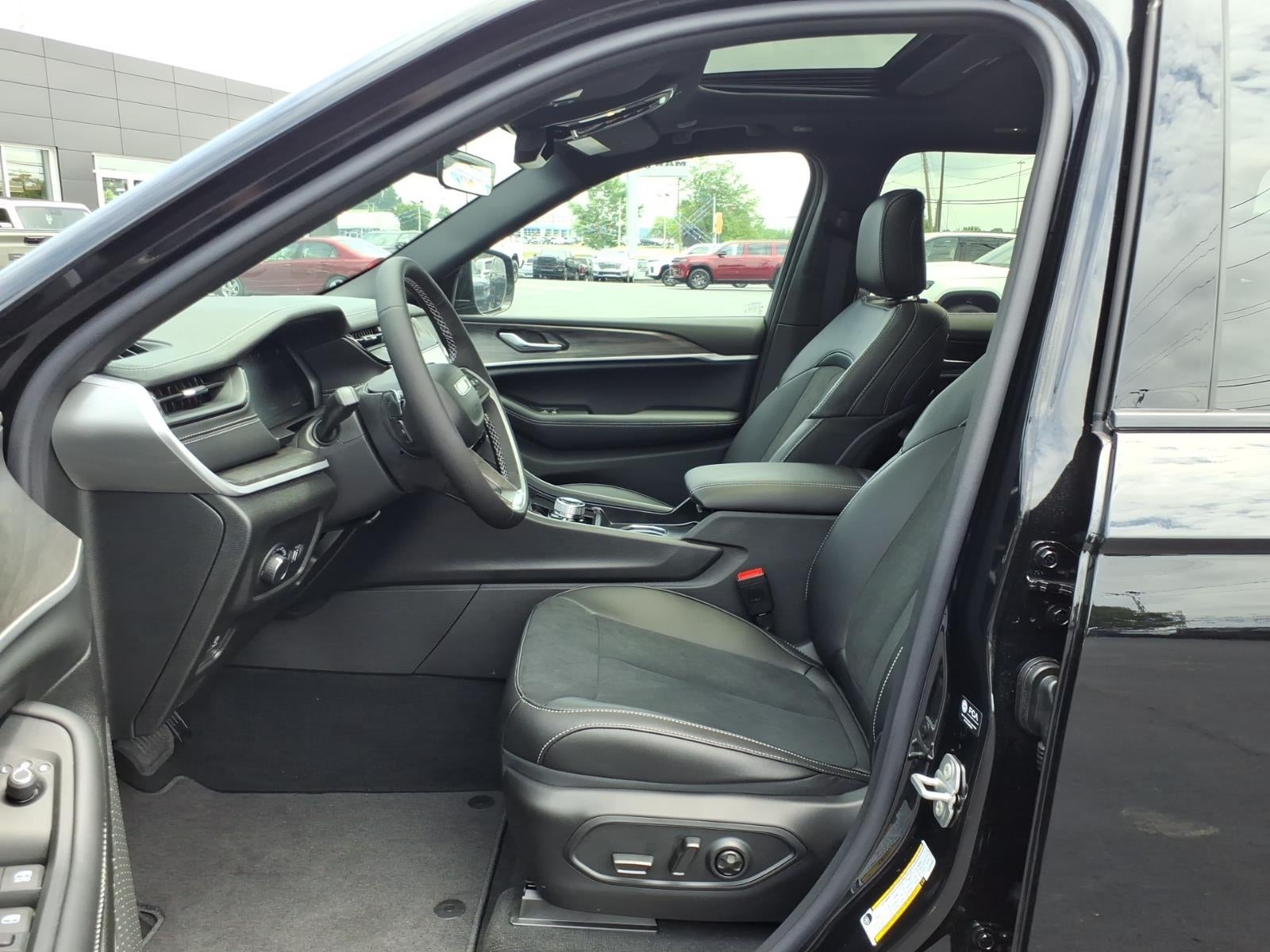 2026 Jeep Grand Cherokee Altitude