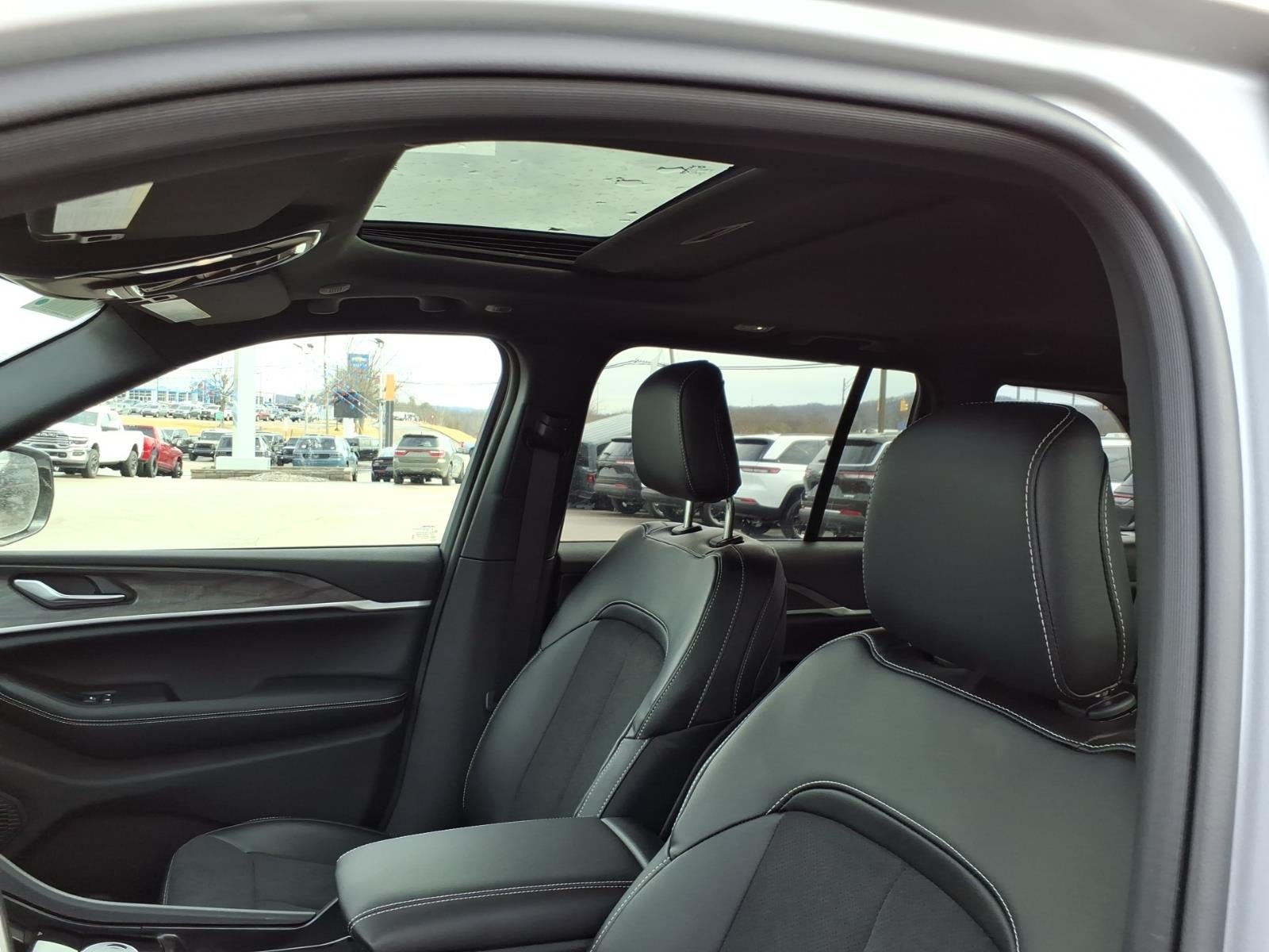 2026 Jeep Grand Cherokee Altitude