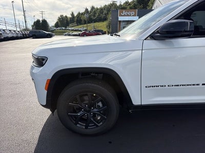 2027 Jeep Grand Cherokee Laredo Altitude