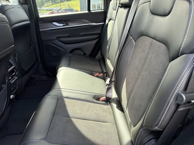 2027 Jeep Grand Cherokee Laredo Altitude