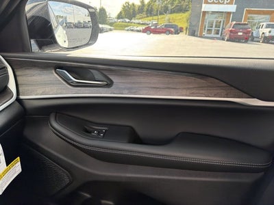 2027 Jeep Grand Cherokee Laredo Altitude