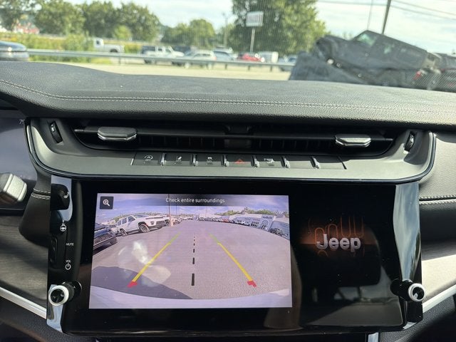 2027 Jeep Grand Cherokee Laredo Altitude