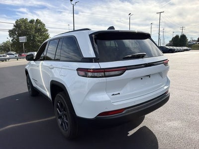 2027 Jeep Grand Cherokee Laredo Altitude