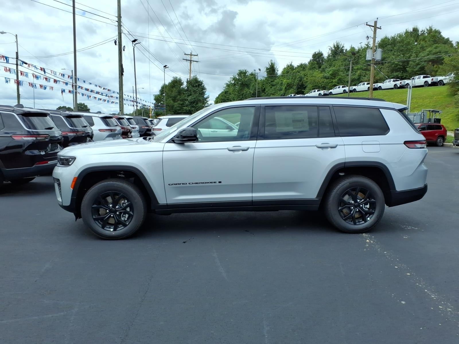2026 Jeep Grand Cherokee L Laredo Altitude