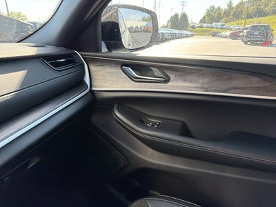2027 Jeep Grand Cherokee L Laredo Altitude