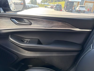 2027 Jeep Grand Cherokee L Laredo Altitude