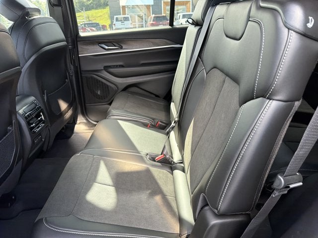 2027 Jeep Grand Cherokee L Laredo Altitude