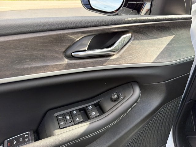 2027 Jeep Grand Cherokee L Laredo Altitude