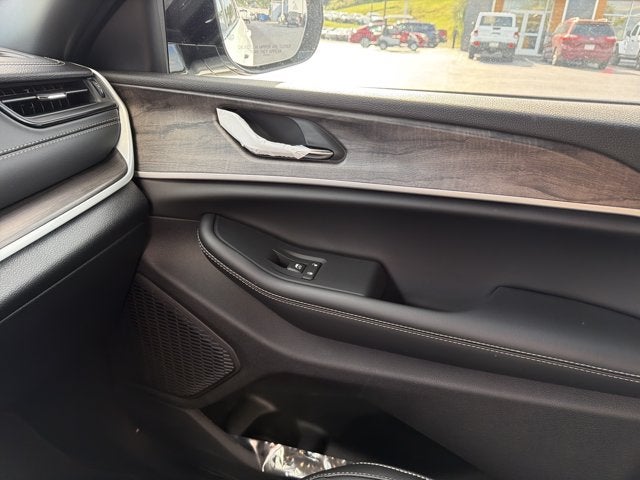 2027 Jeep Grand Cherokee L Laredo Altitude