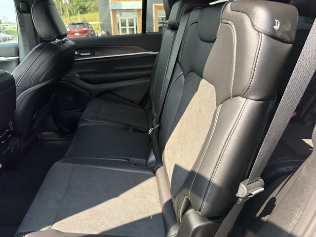 2027 Jeep Grand Cherokee L Laredo Altitude