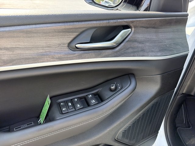 2027 Jeep Grand Cherokee L Laredo Altitude