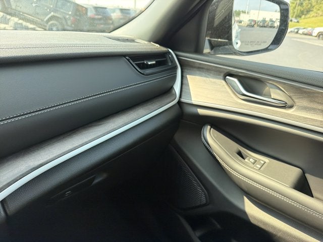 2027 Jeep Grand Cherokee L Laredo Altitude