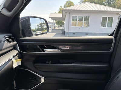 2023 Jeep Wagoneer Base