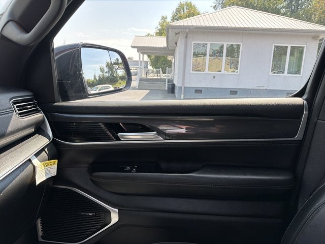 2023 Jeep Wagoneer Base
