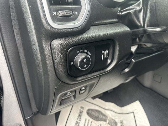 2025 RAM 1500 BIG HORN/L Base