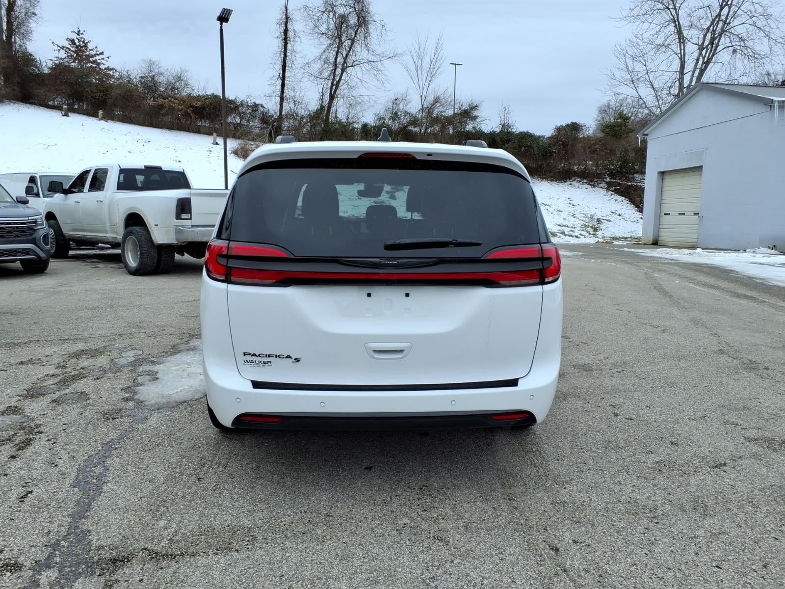2024 Chrysler Pacifica Touring L