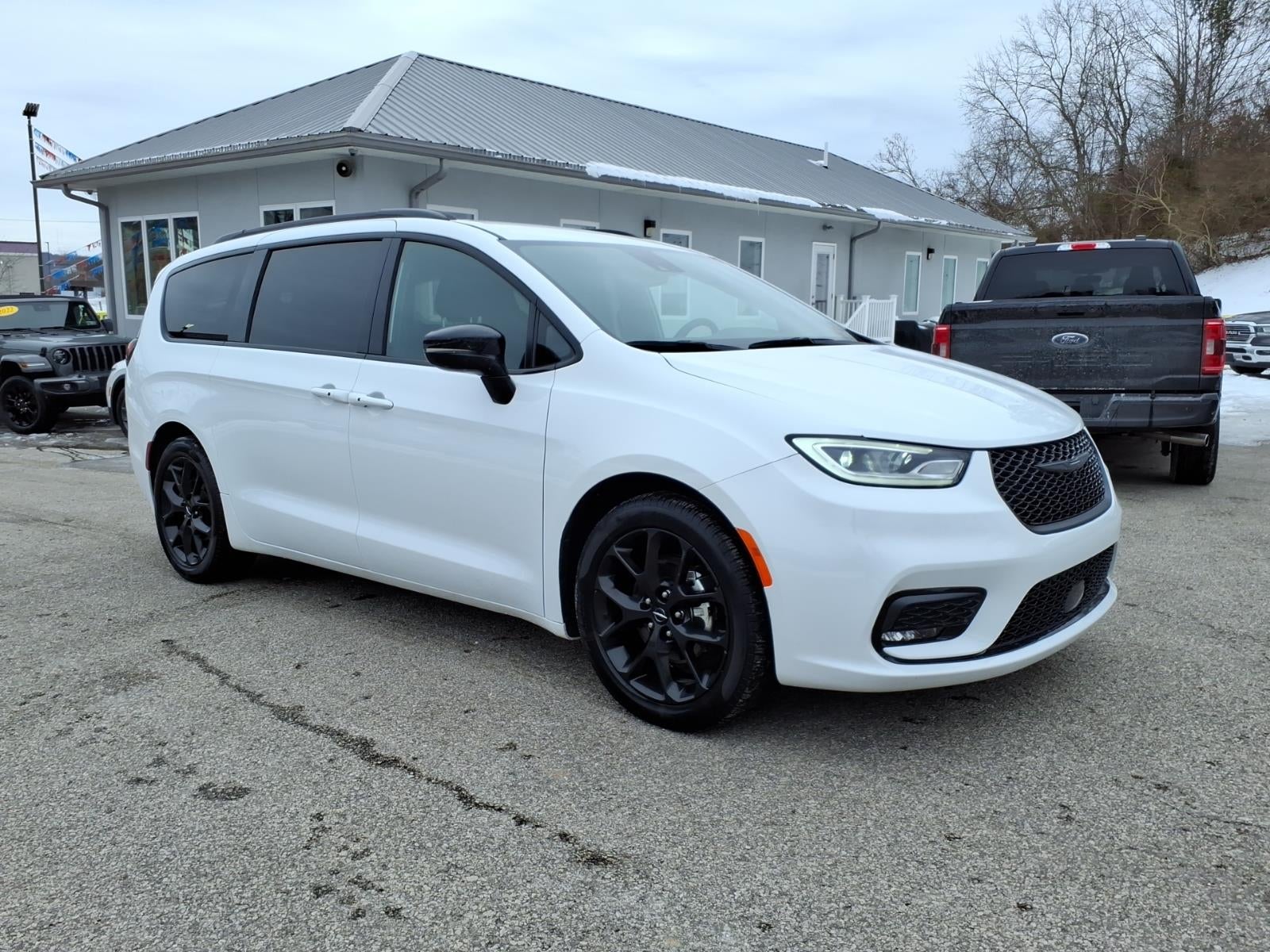 2024 Chrysler Pacifica Touring L