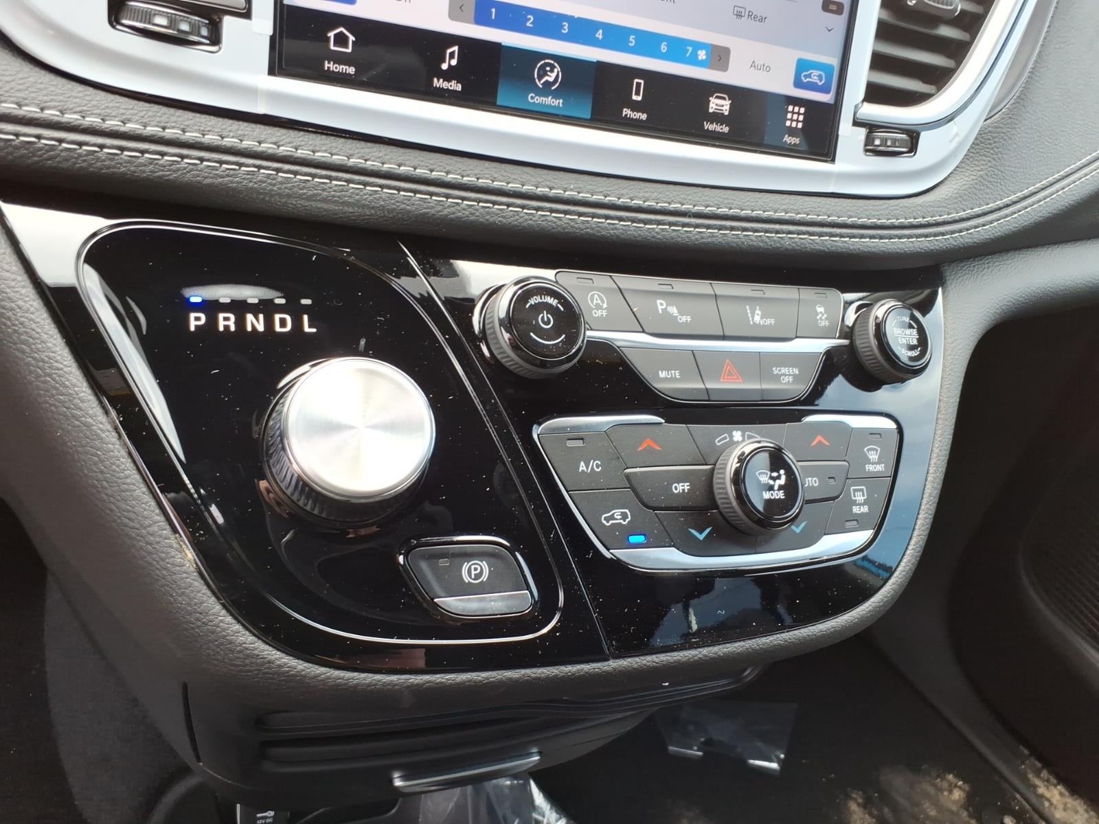 2026 Chrysler Pacifica Select