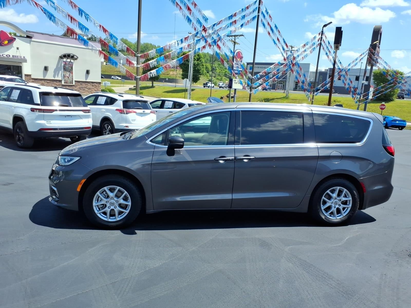 2023 Chrysler Pacifica Touring L