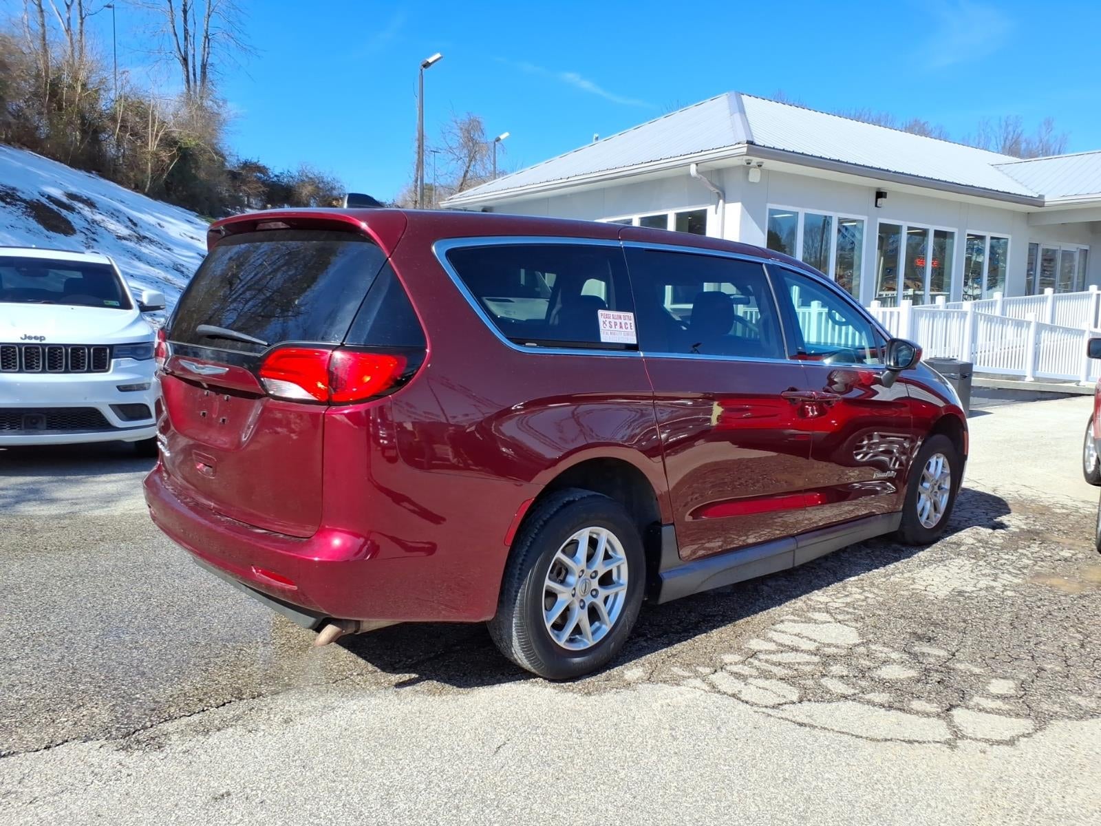 2022 Chrysler Voyager LX