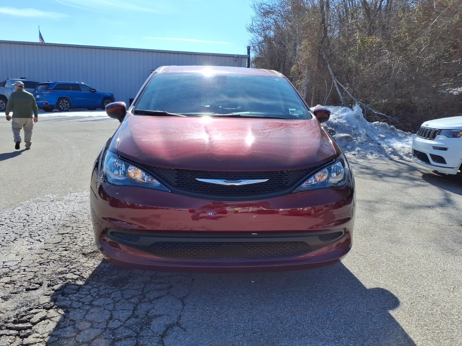 2022 Chrysler Voyager LX
