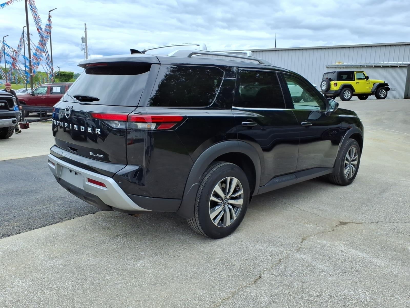 2024 Nissan Pathfinder SL