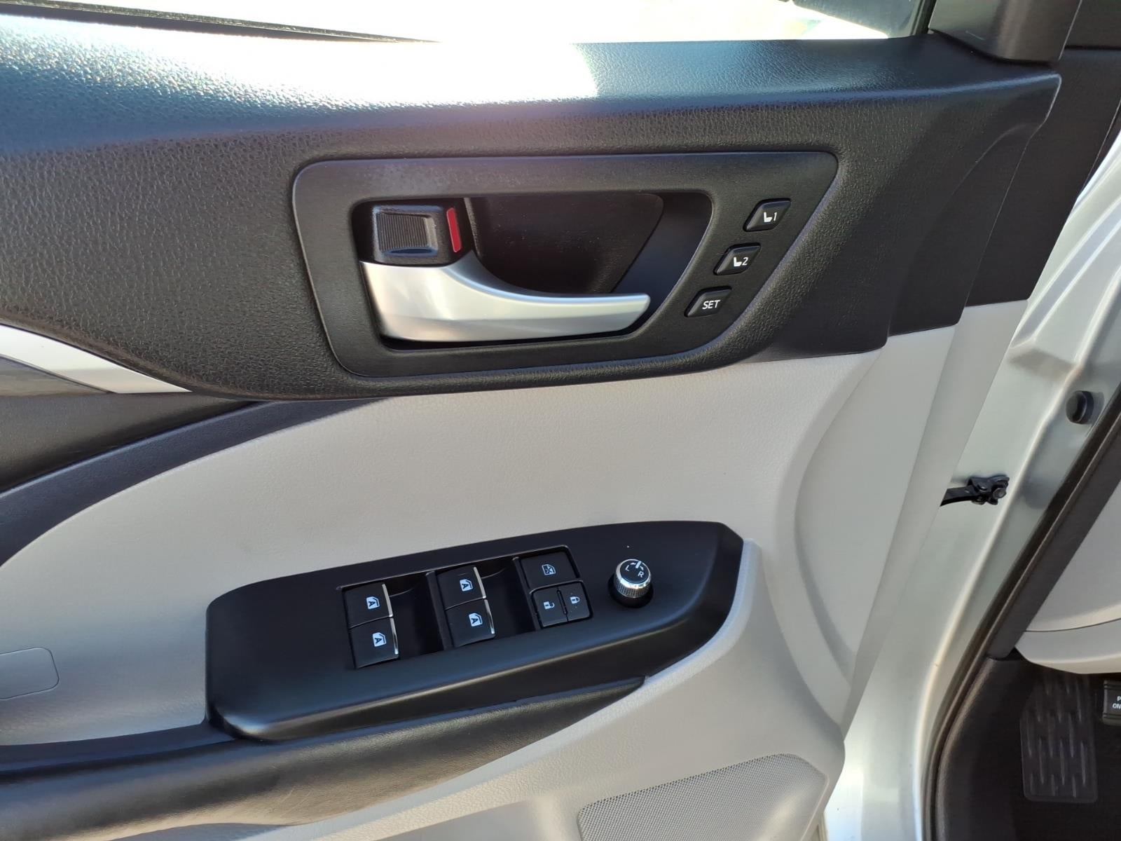 2018 Toyota Highlander Base