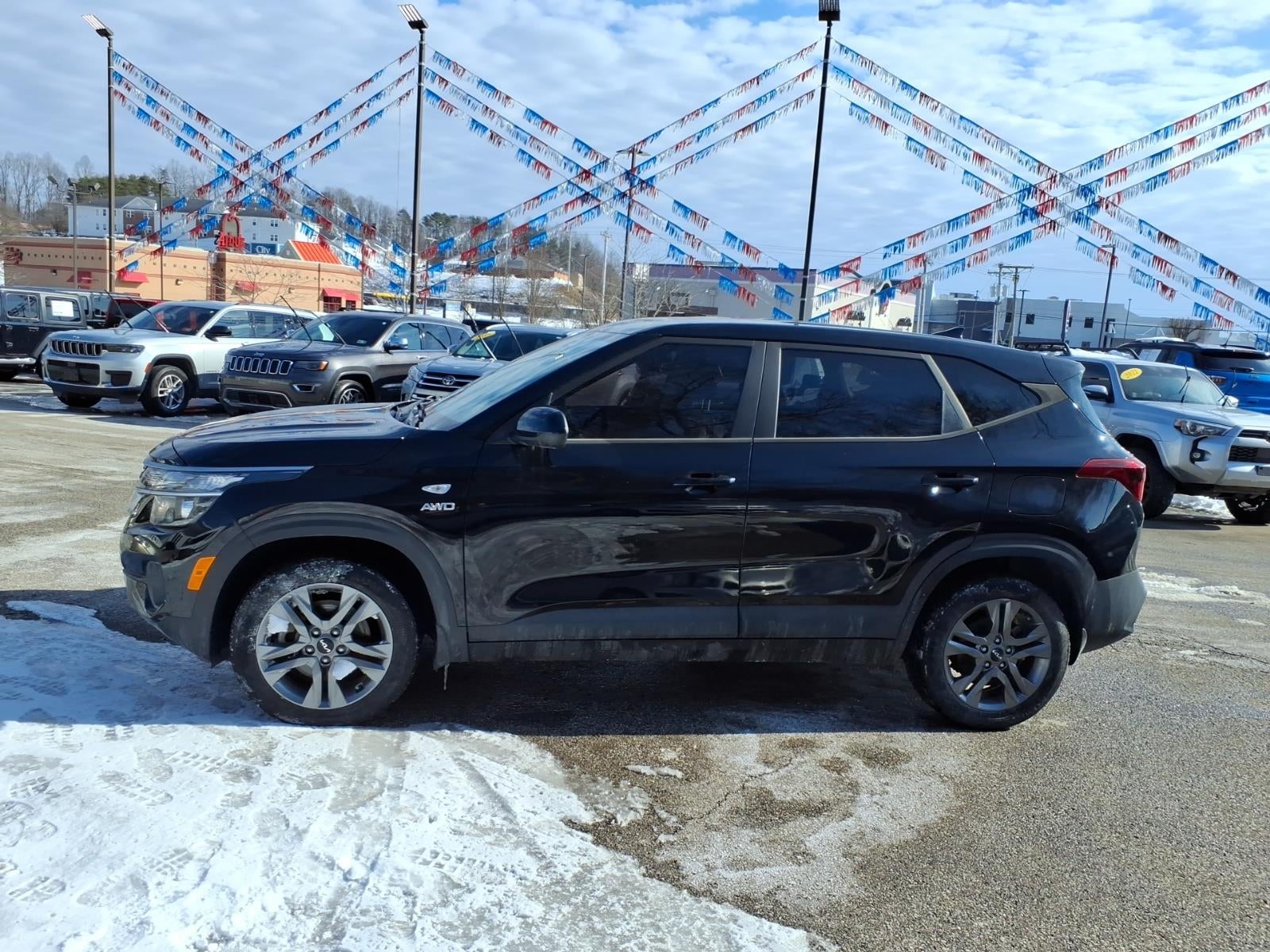 Used 2022 Kia Seltos LX with VIN KNDEPCAA5N7329916 for sale in Hurricane, WV