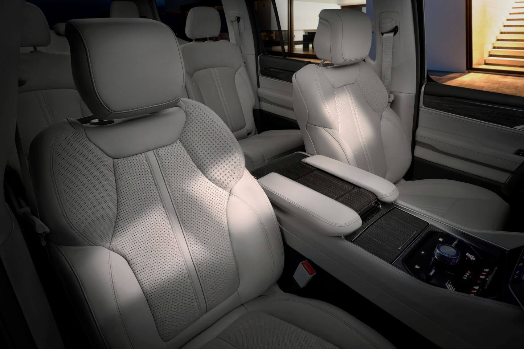 2022 Jeep Wagoneer Interior 1